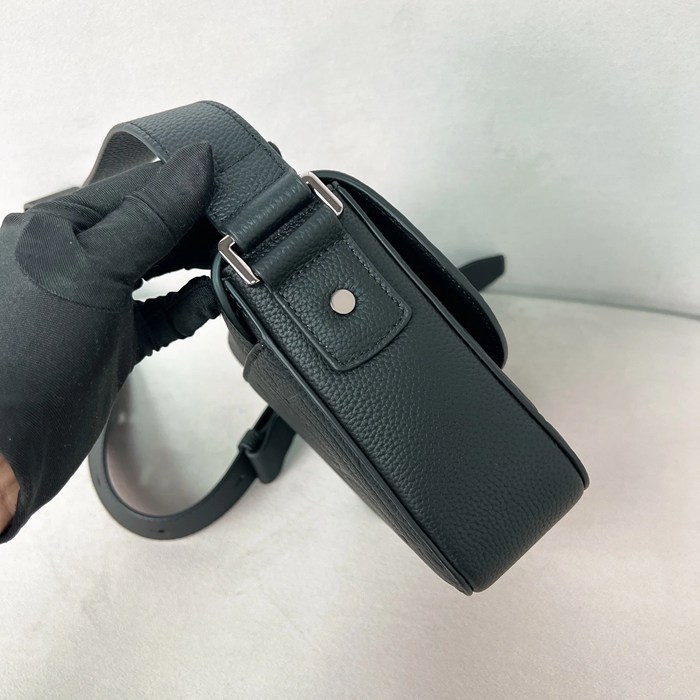DIOR ヒットザロードオールレザーフラップメッセンジャー グラビティ サイズ:23x17.5cm
