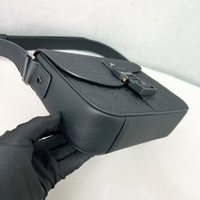 DIOR ヒットザロードオールレザーフラップメッセンジャー グラビティ サイズ:23x17.5cm