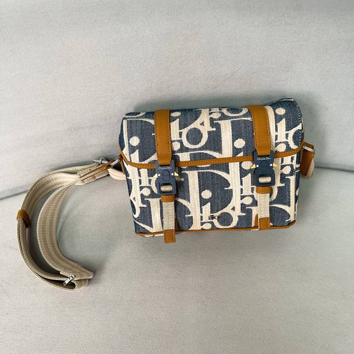 DIOR ヒットザロードデニム×レザーフラップメッセンジャー サイズ:24x18cm DIOR ヒットザロードデニム×レザーフラップメッセンジャー サイズ:24x18cm