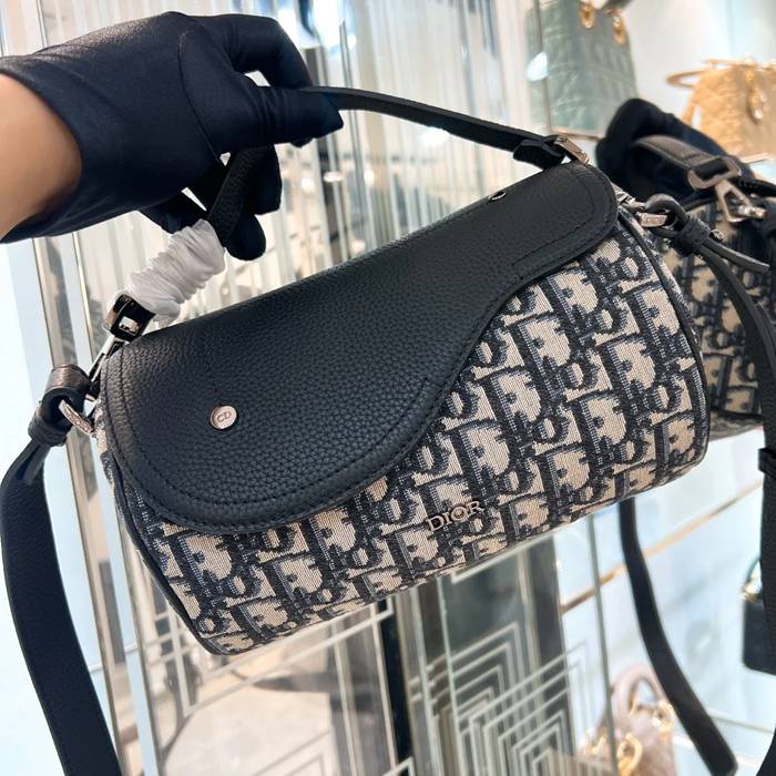 DIOR ローラーメッセンジャー モノグラム×レザー サイズ:21x12.5x12.5cm DIOR ローラーメッセンジャー モノグラム×レザー サイズ:21x12.5x12.5cm