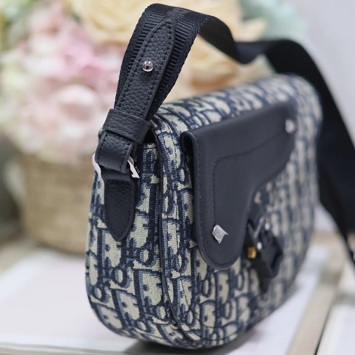 DIOR 325 プリント牛皮サドルフラップメッセンジャー 青布 サイズ:24x16.5x5.5cm
