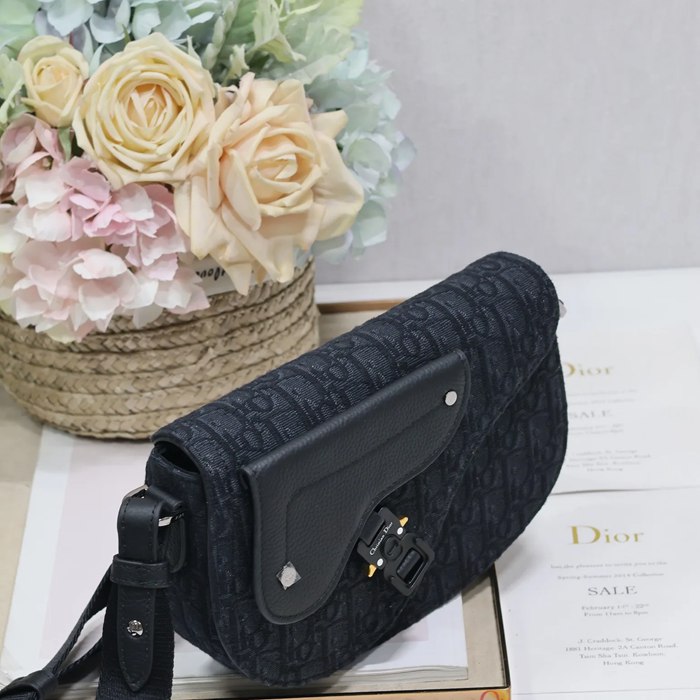 DIOR 325 プリント牛皮サドルフラップメッセンジャー 黒布 サイズ:24x16.5x5.5cm