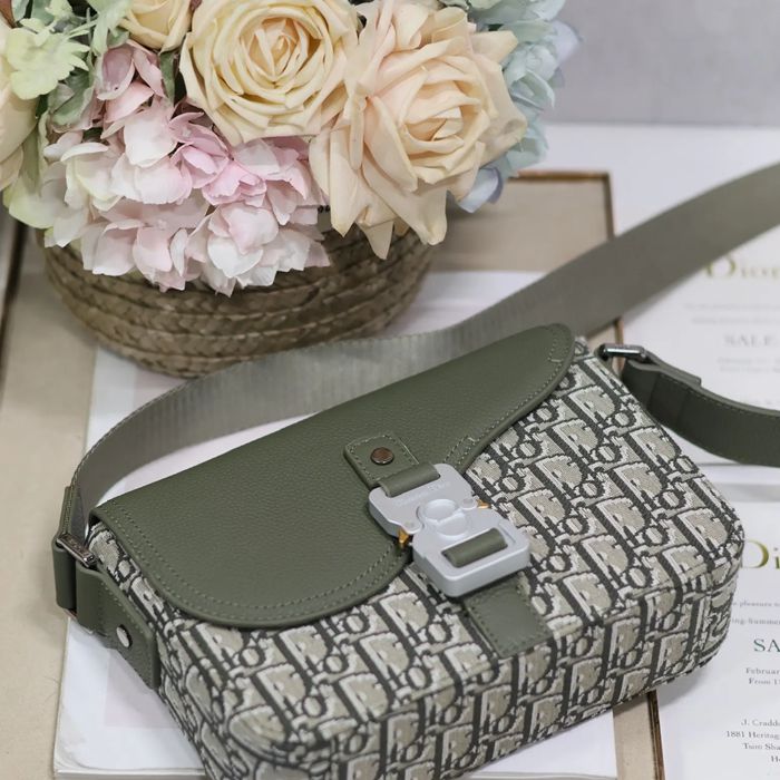 DIOR 049 プリント牛皮サドルフラップメッセンジャー サイズ:23x17cm