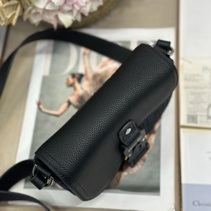 DIOR 435 プリント牛皮サドルフラップメッセンジャー サイズ:20x13.5x5.5cm