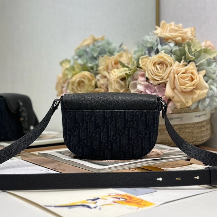 DIOR 435 プリント牛皮サドルフラップメッセンジャー サイズ:20x13.5x5.5cm