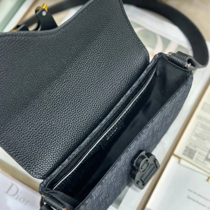 DIOR 435 プリント牛皮サドルフラップメッセンジャー サイズ:20x13.5x5.5cm