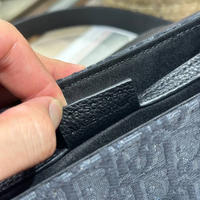 DIOR 435 プリント牛皮サドルフラップメッセンジャー サイズ:20x13.5x5.5cm