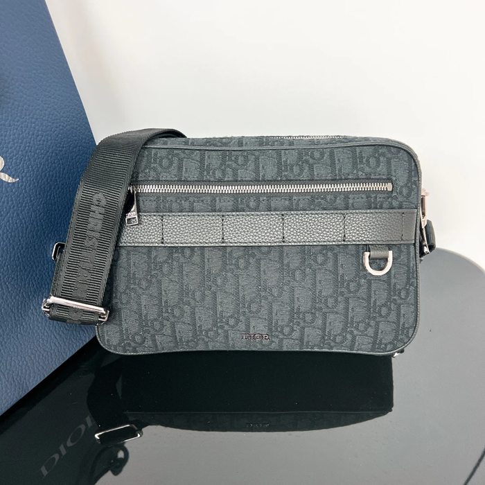 DIOR サファリメッセンジャー 大 サイズ:26x17cm DIOR サファリメッセンジャー 大 サイズ:26x17cm