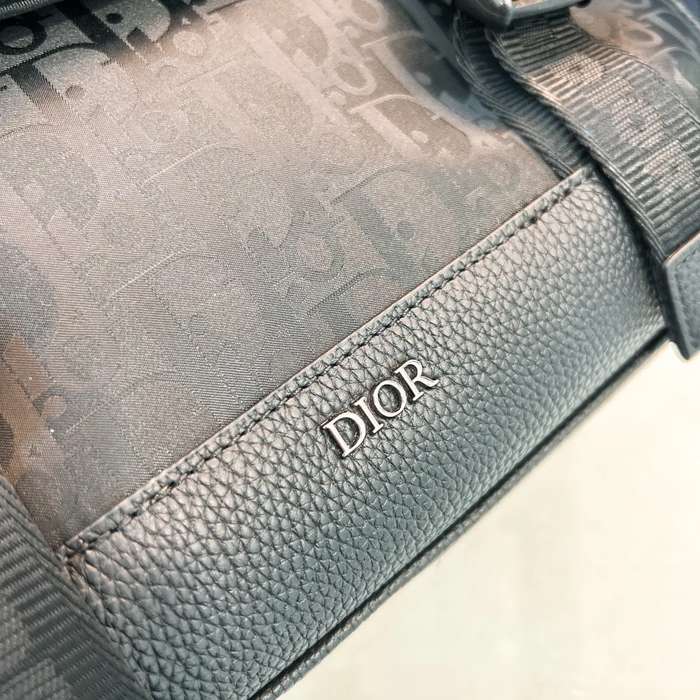DIOR メンズモノグラムメッセンジャー エクスプローラー サイズ:31x21cm