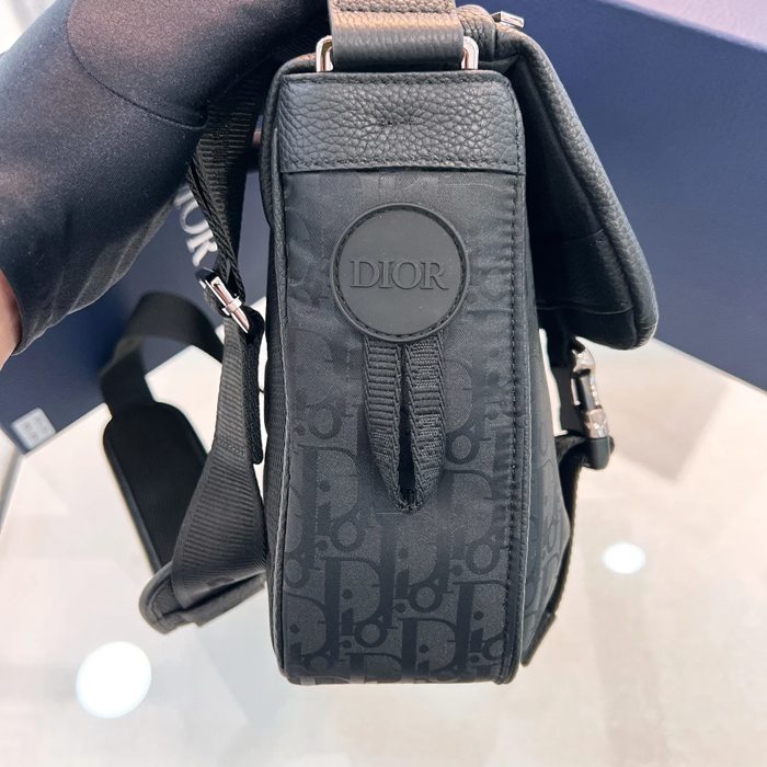 DIOR メンズモノグラムメッセンジャー エクスプローラー サイズ:31x21cm