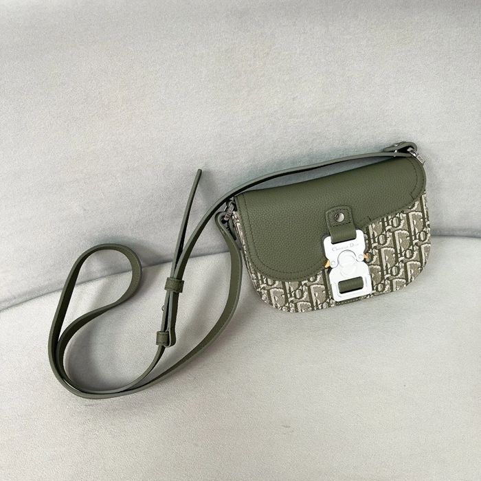 DIOR ミニサドルメッセンジャー サイズ:19.5x13x4.3cm DIOR ミニサドルメッセンジャー サイズ:19.5x13x4.3cm