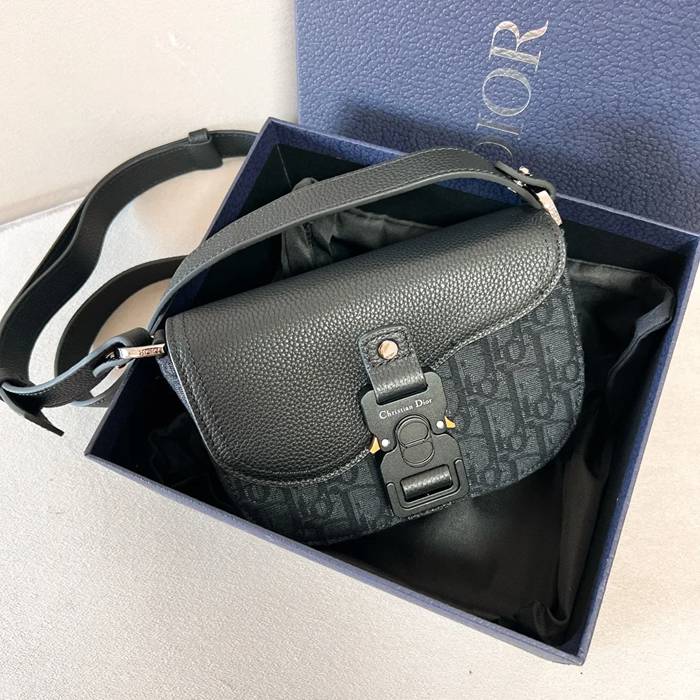 DIOR サドルメッセンジャー サイズ:19.5x13x4.3cm DIOR サドルメッセンジャー サイズ:19.5x13x4.3cm