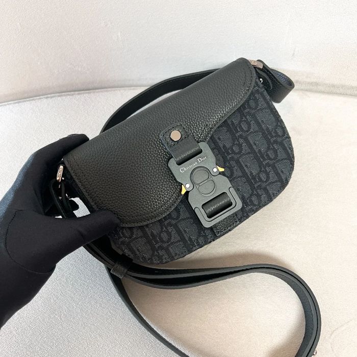 DIOR サドルメッセンジャー サイズ:19.5x13x4.3cm