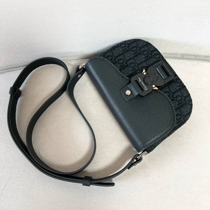 DIOR サドルメッセンジャー サイズ:19.5x13x4.3cm