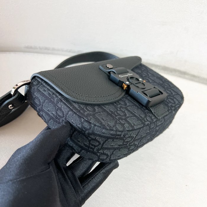 DIOR サドルメッセンジャー サイズ:19.5x13x4.3cm