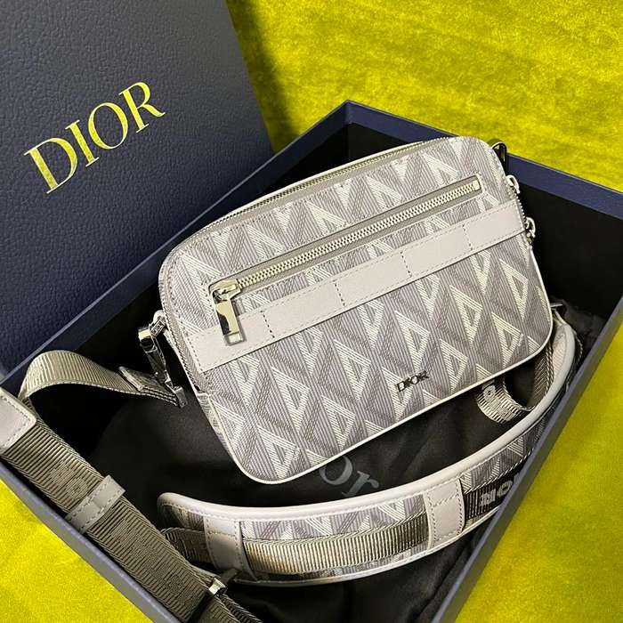 DIOR パターンキャンバスカメラバッグ サファリ サイズ:22x15cm DIOR パターンキャンバスカメラバッグ サファリ サイズ:22x15cm