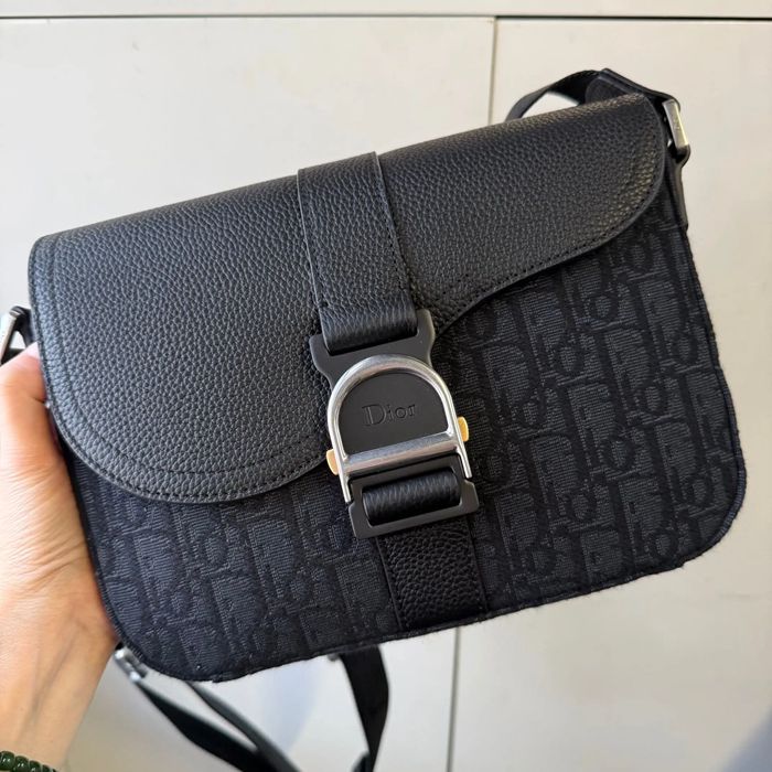 DIOR サドルフラップメッセンジャー ヘリテージ サイズ:23x17.5cm DIOR サドルフラップメッセンジャー ヘリテージ サイズ:23x17.5cm