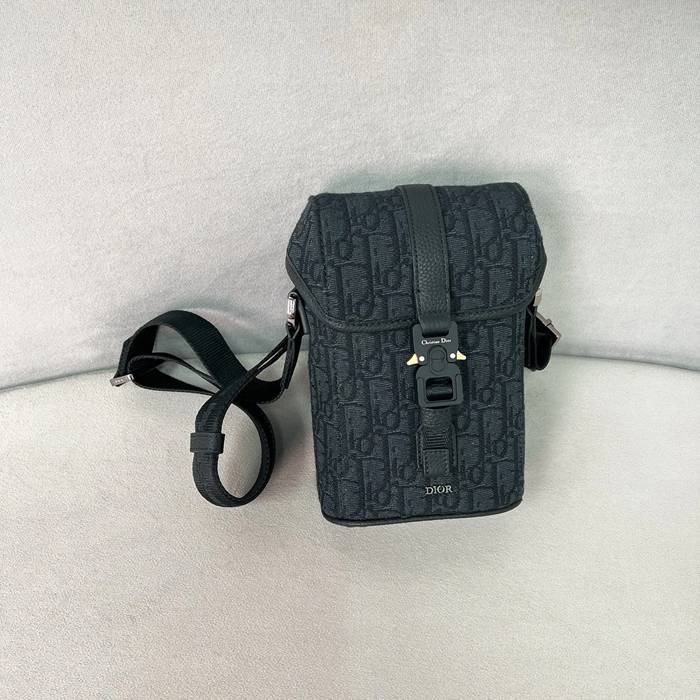DIOR 黒粒面牛皮メッセンジャー ヒットザロード サイズ:20x13cm DIOR 黒粒面牛皮メッセンジャー ヒットザロード サイズ:20x13cm