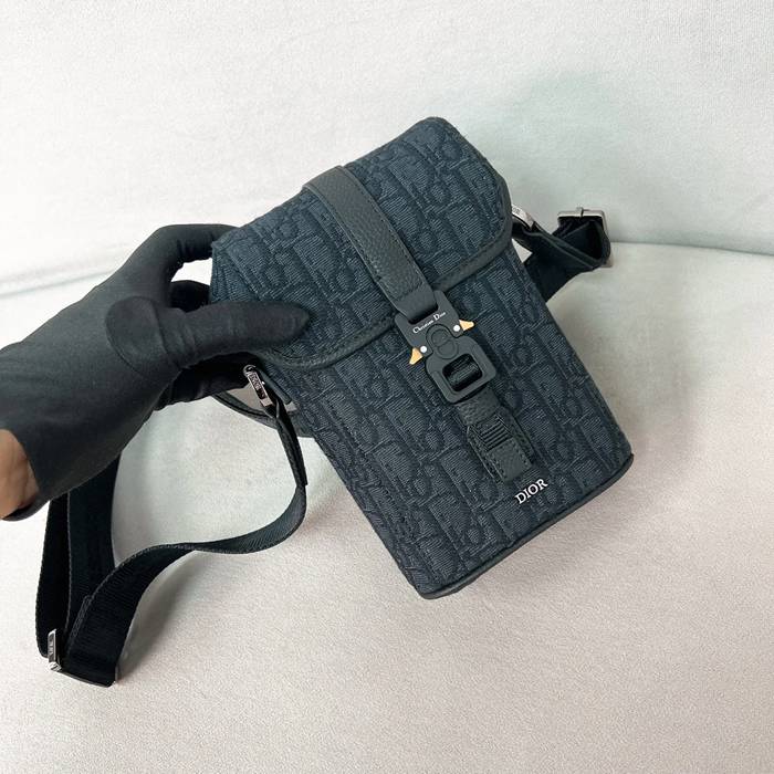 DIOR 黒粒面牛皮メッセンジャー ヒットザロード サイズ:20x13cm