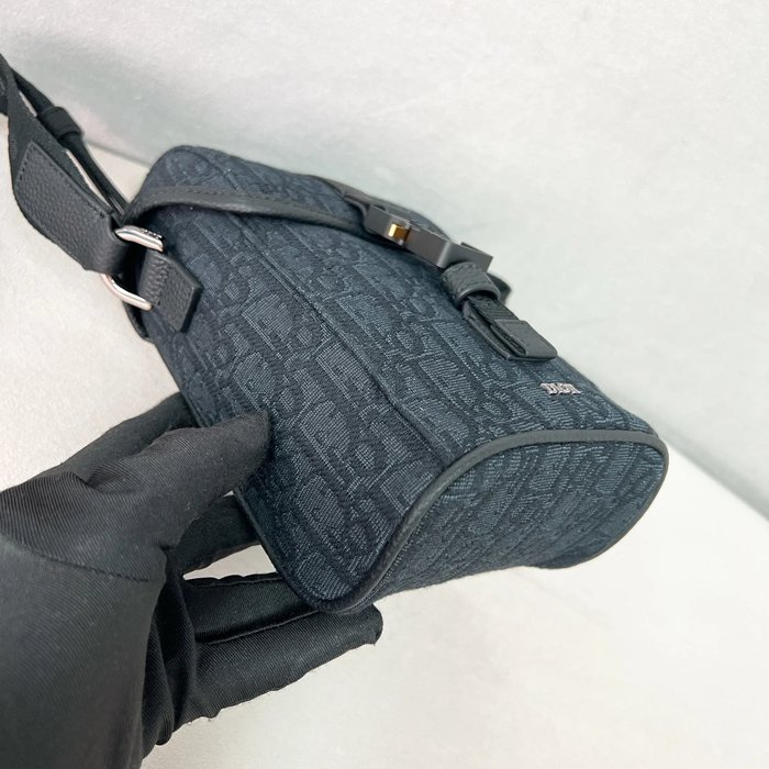 DIOR 黒粒面牛皮メッセンジャー ヒットザロード サイズ:20x13cm