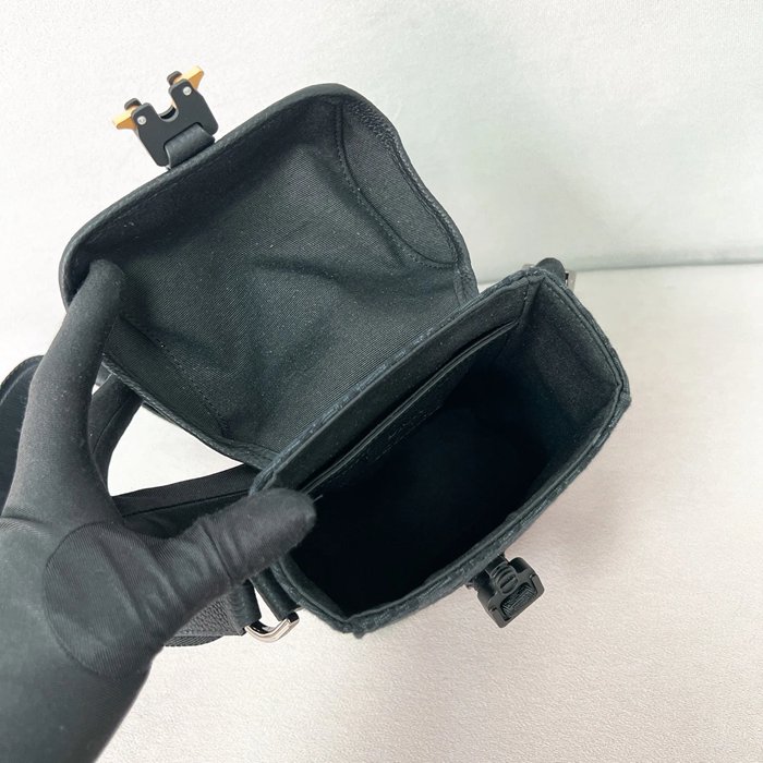 DIOR 黒粒面牛皮メッセンジャー ヒットザロード サイズ:20x13cm