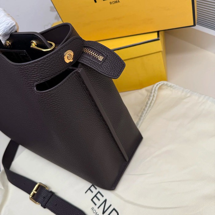 FENDI 7vA476 牛皮荔枝紋斜め掛け サイズ:41x34x12cm