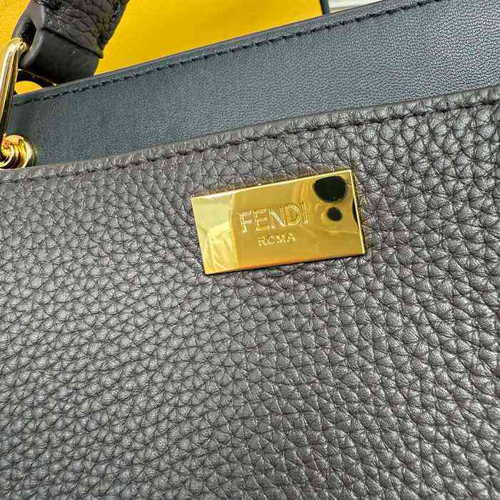 FENDI 7vA476 牛皮荔枝紋斜め掛け サイズ:41x34x12cm