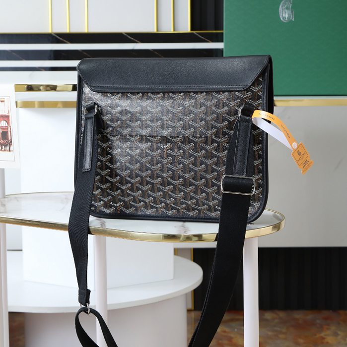 GOYARD クルシエメッセンジャー サイズ:32x25cm