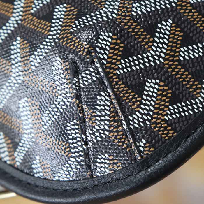 GOYARD クルシエメッセンジャー サイズ:32x25cm