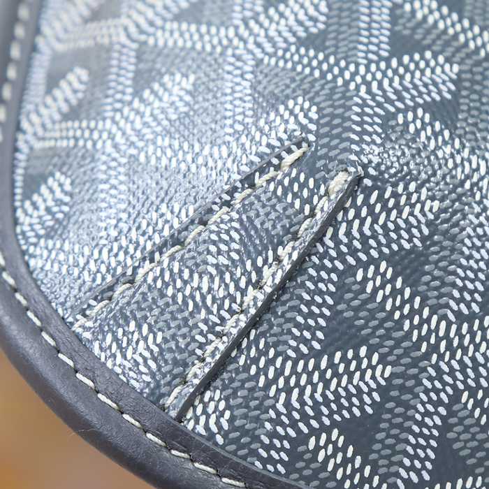 GOYARD クルシエメッセンジャー グレー サイズ:32x25cm