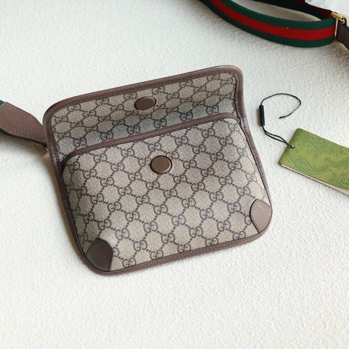 GUCCI ユニセックス斜め掛け サイズ:20x13x2.5cm
