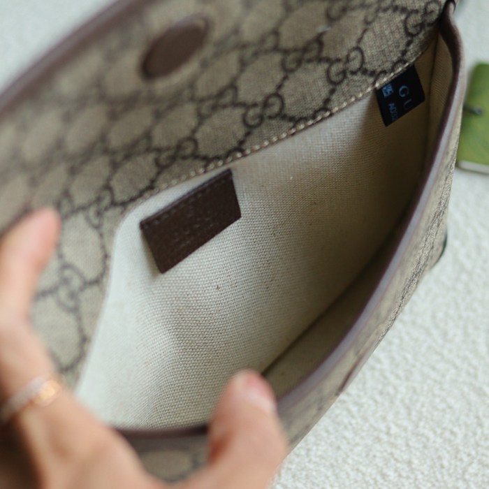 GUCCI ユニセックス斜め掛け サイズ:20x13x2.5cm