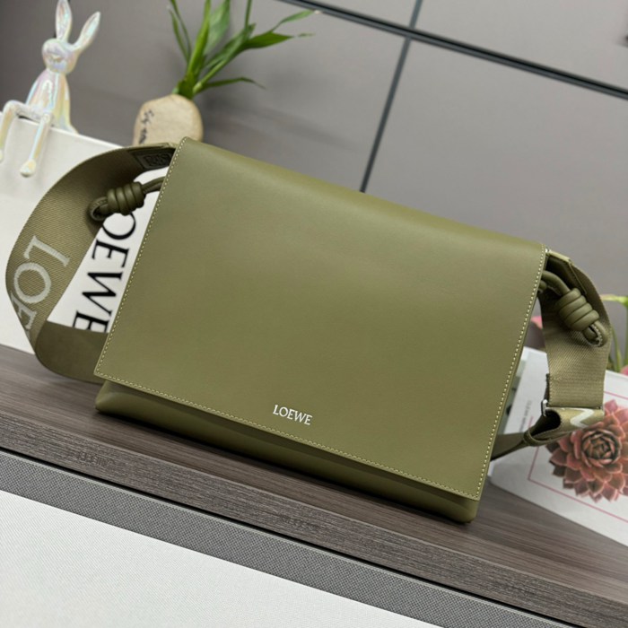 LOEWE 062404A 光沢牛皮革 フラメンコ サイズ:34x24x12cm