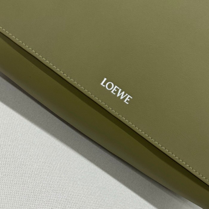 LOEWE 062404A 光沢牛皮革 フラメンコ サイズ:34x24x12cm