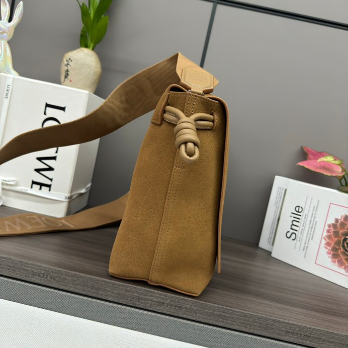LOEWE 062404 スエード牛皮革 フラメンコ サイズ:34x24x12cm