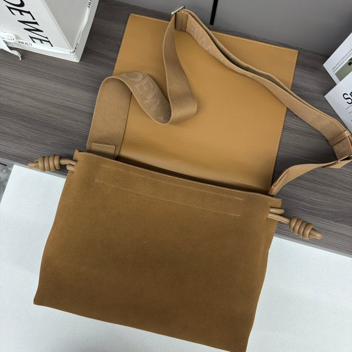 LOEWE 062404 スエード牛皮革 フラメンコ サイズ:34x24x12cm