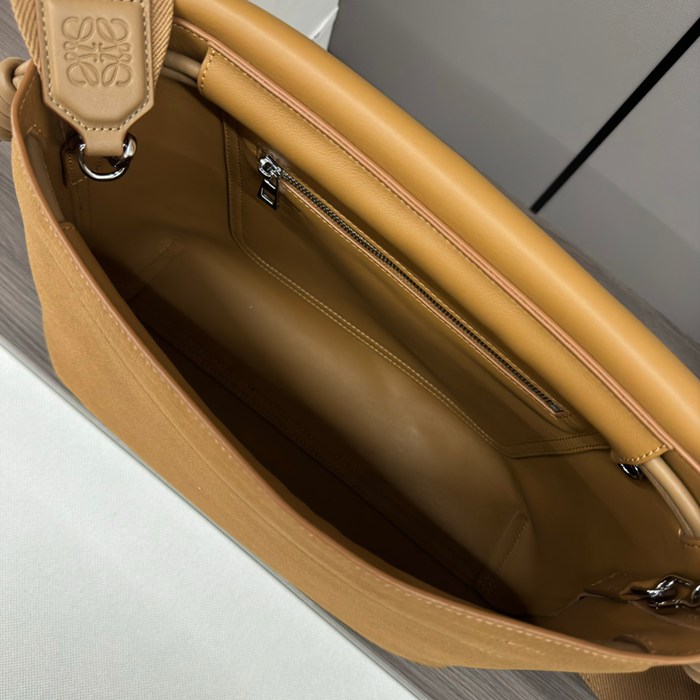 LOEWE 062404 スエード牛皮革 フラメンコ サイズ:34x24x12cm