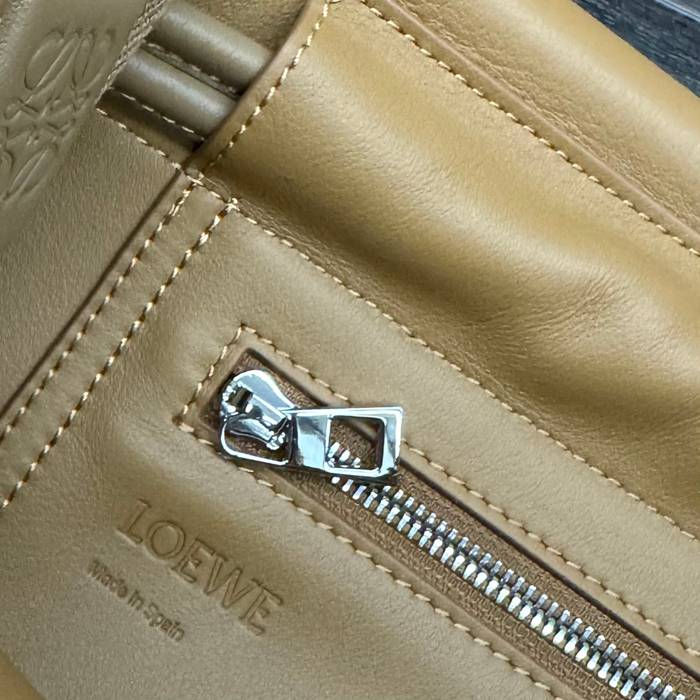 LOEWE 062404 スエード牛皮革 フラメンコ サイズ:34x24x12cm
