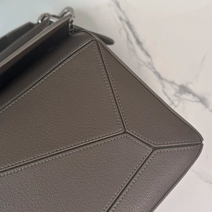LOEWE 052446 大パズルハンドバッグ サイズ:32.5x23.5x14.5cm