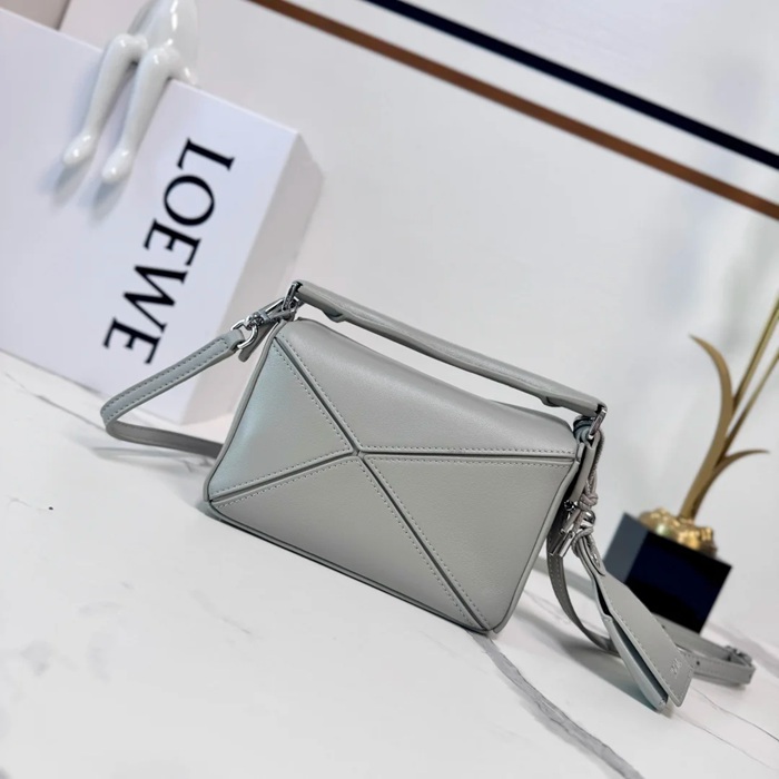 LOEWE 062511 ミニパズルハンドバッグ サイズ:17.5x12.5x7.5cm