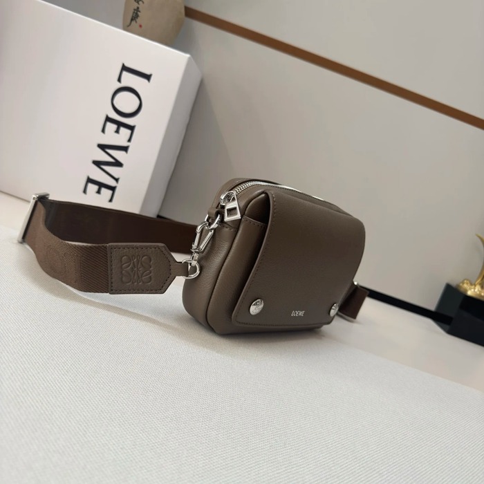 LOEWE 652514 小ペブルメッセンジャー サイズ:20x12.5cm