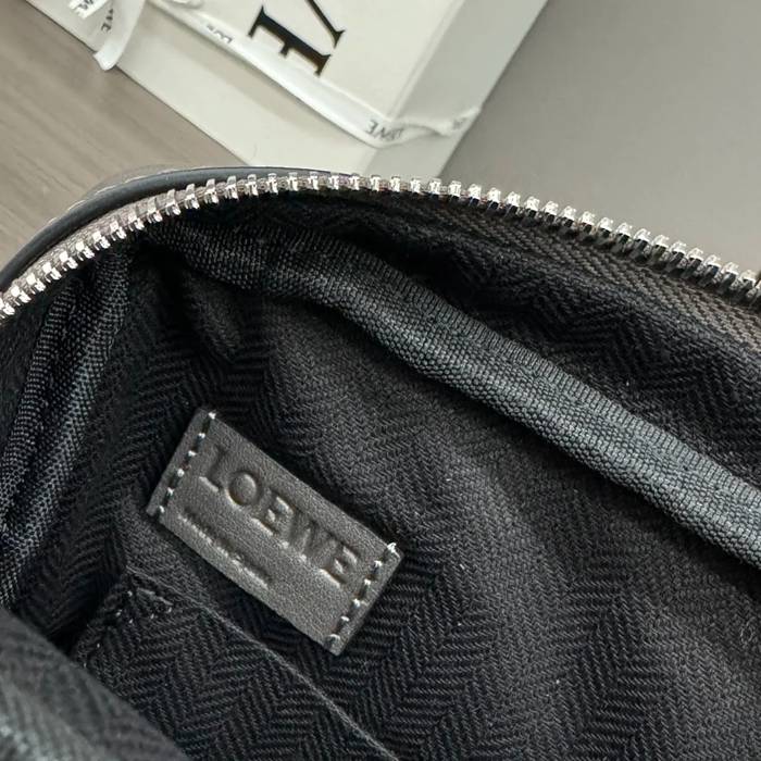 LOEWE 11388 軍用メッセンジャー サイズ:24.5x18x10.5cm