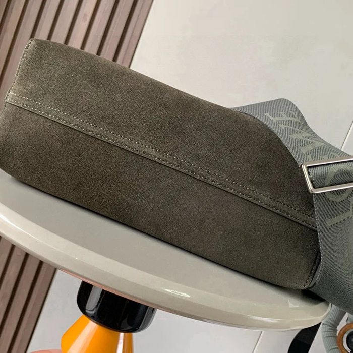 LOEWE 9059 光沢柔らか牛皮革 フラメンコ サイズ:34x24x12cm