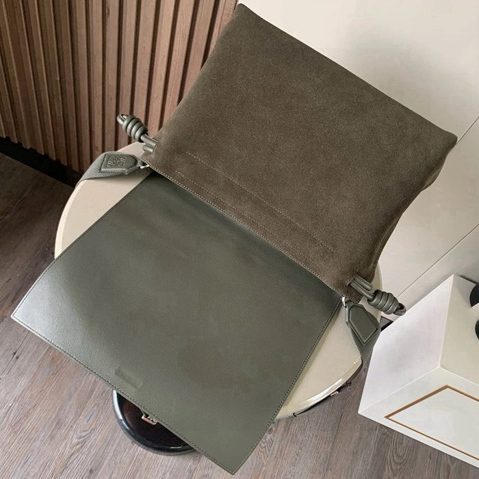 LOEWE 9059 光沢柔らか牛皮革 フラメンコ サイズ:34x24x12cm