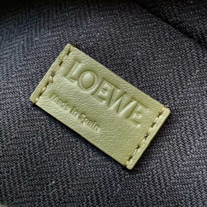 LOEWE 9074 牛皮革変形スリング オリーブ灰 サイズ:32.5x12.3cm