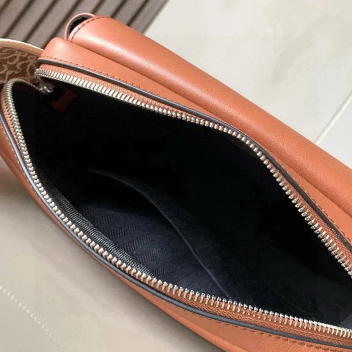 LOEWE 9011 メッセンジャー クラシック 棕 サイズ:23x18cm