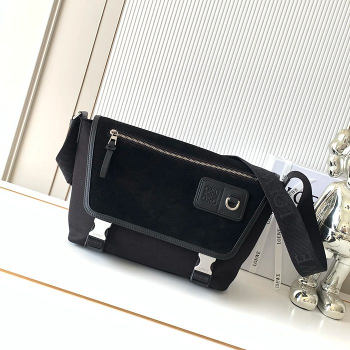 LOEWE 9100 中キャンバスメッセンジャー フレックス 黒 サイズ:38x27x9.5cm LOEWE 9100 中キャンバスメッセンジャー フレックス 黒 サイズ:38x27x9.5cm