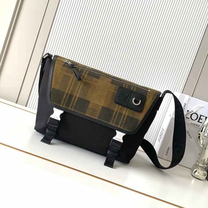 LOEWE 9100 中キャンバスメッセンジャー フレックス 緑チェック サイズ:38x27x9.5cm LOEWE 9100 中キャンバスメッセンジャー フレックス 緑チェック サイズ:38x27x9.5cm
