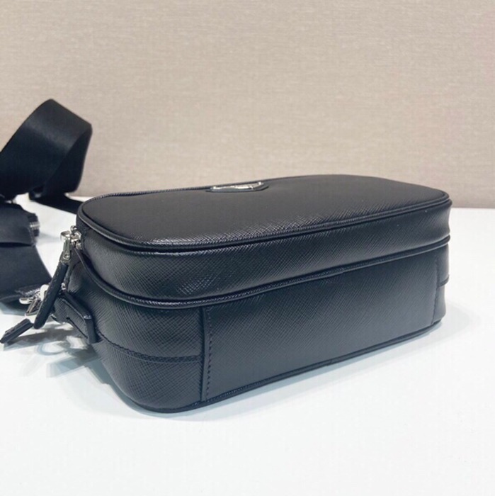 PRADA 2VH170 サフィアーノショルダー サイズ:20x13.5cm