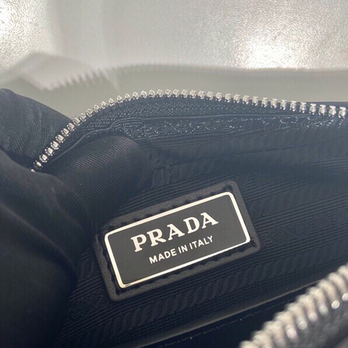 PRADA 2VH170 サフィアーノショルダー サイズ:20x13.5cm